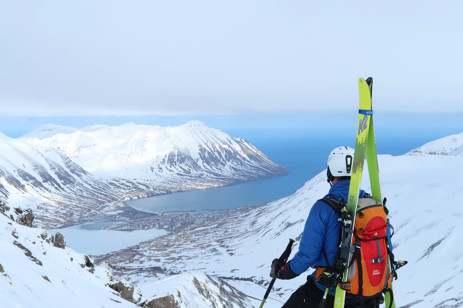 Grandioser Ausblick kurz unterhalb des Gipfels des Barkarkolla.